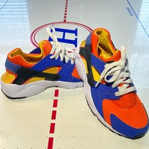 Nike Huarache (boys 5.5)